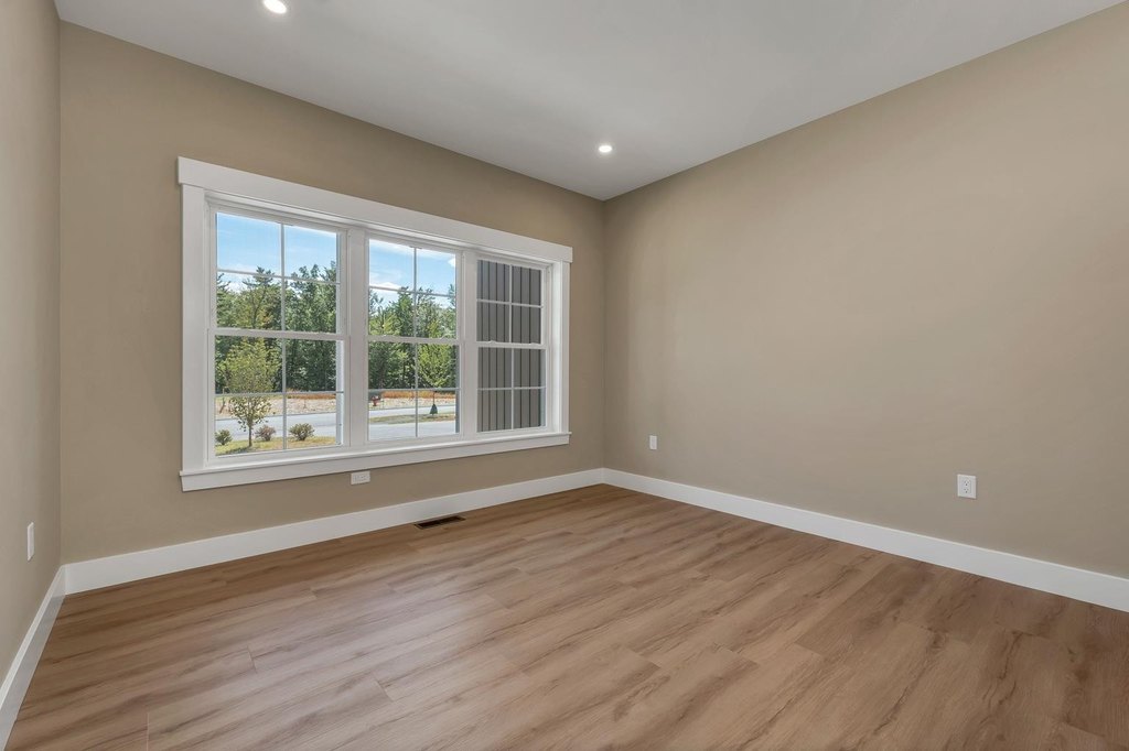Laconia, New Hampshire, 03246, United States, 3 Bedrooms Bedrooms, ,2.5 BathroomsBathrooms,Residential,Forsale,1952892