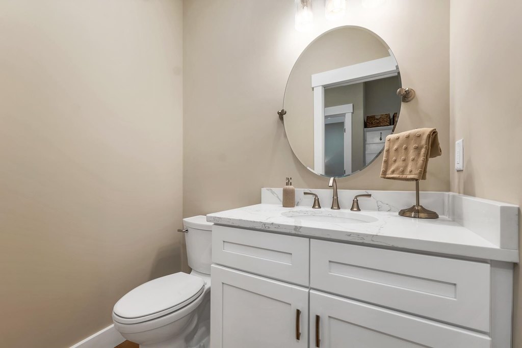 Laconia, New Hampshire, 03246, United States, 3 Bedrooms Bedrooms, ,2.5 BathroomsBathrooms,Residential,Forsale,1952891