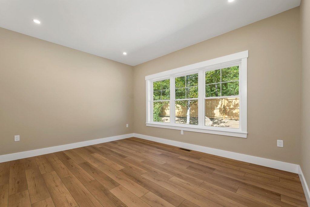 Laconia, New Hampshire, 03246, United States, 3 Bedrooms Bedrooms, ,2.5 BathroomsBathrooms,Residential,Forsale,1952893