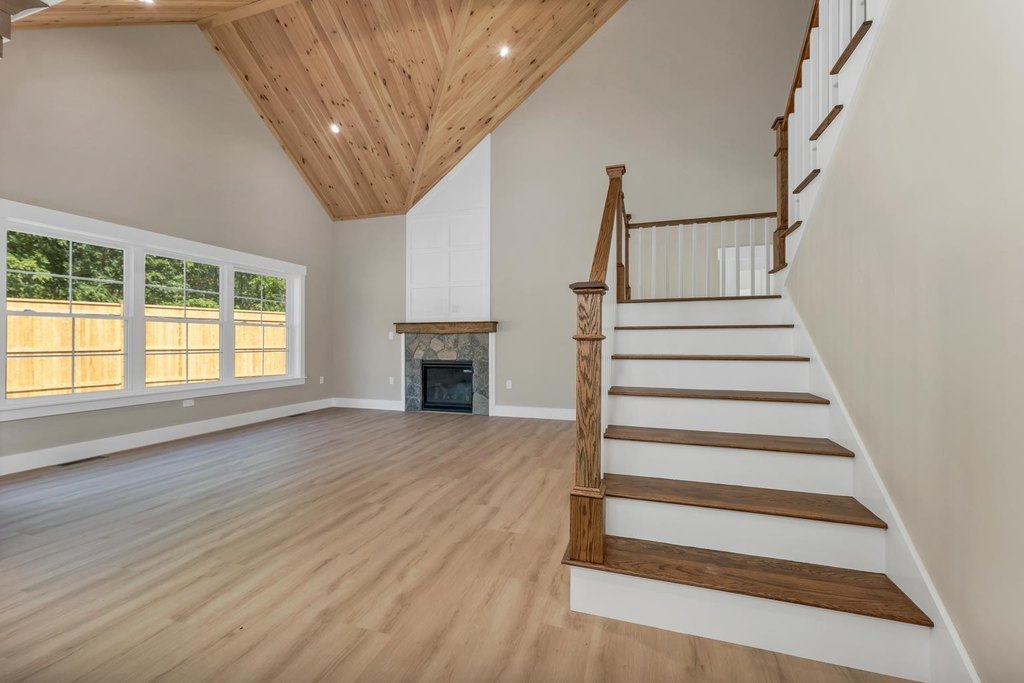 Laconia, New Hampshire, 03246, United States, 3 Bedrooms Bedrooms, ,2.5 BathroomsBathrooms,Residential,Forsale,1952892
