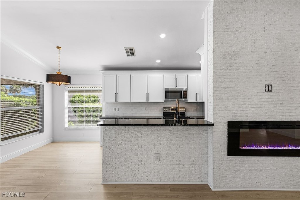 Fort Myers, Florida, 33913, United States, 3 Bedrooms Bedrooms, ,2 BathroomsBathrooms,Residential,Forsale,1954228