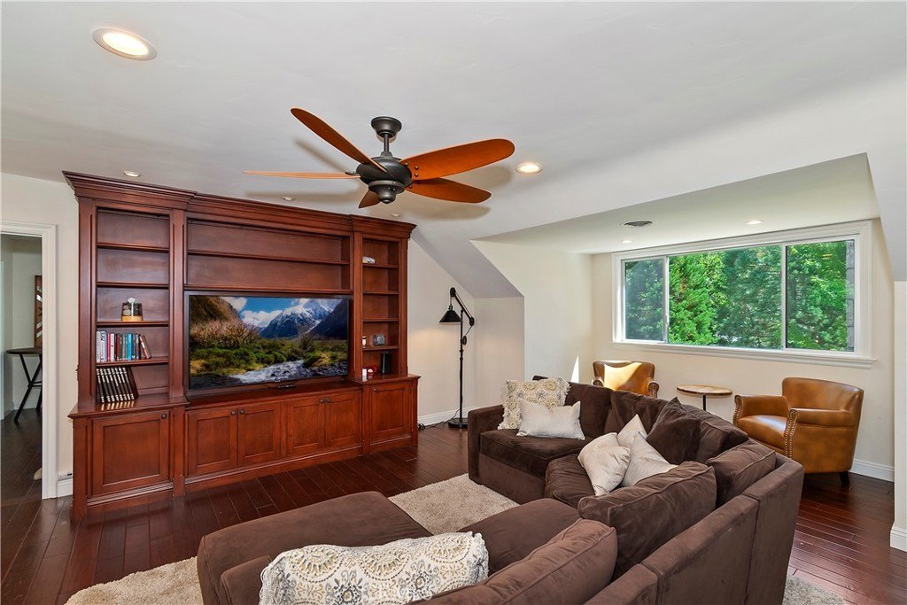Lake Arrowhead, California, 92352, United States, 5 Bedrooms Bedrooms, ,5 BathroomsBathrooms,Residential,Forsale,1953299