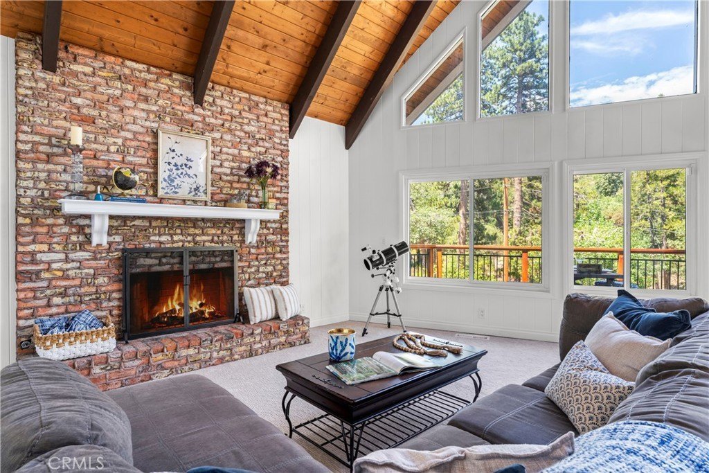 Lake Arrowhead, California, 92352, United States, 4 Bedrooms Bedrooms, ,3 BathroomsBathrooms,Residential,Forsale,1953301