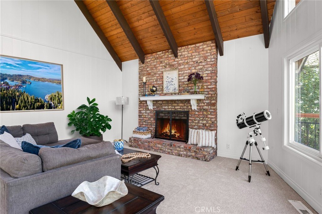 Lake Arrowhead, California, 92352, United States, 4 Bedrooms Bedrooms, ,3 BathroomsBathrooms,Residential,Forsale,1953301
