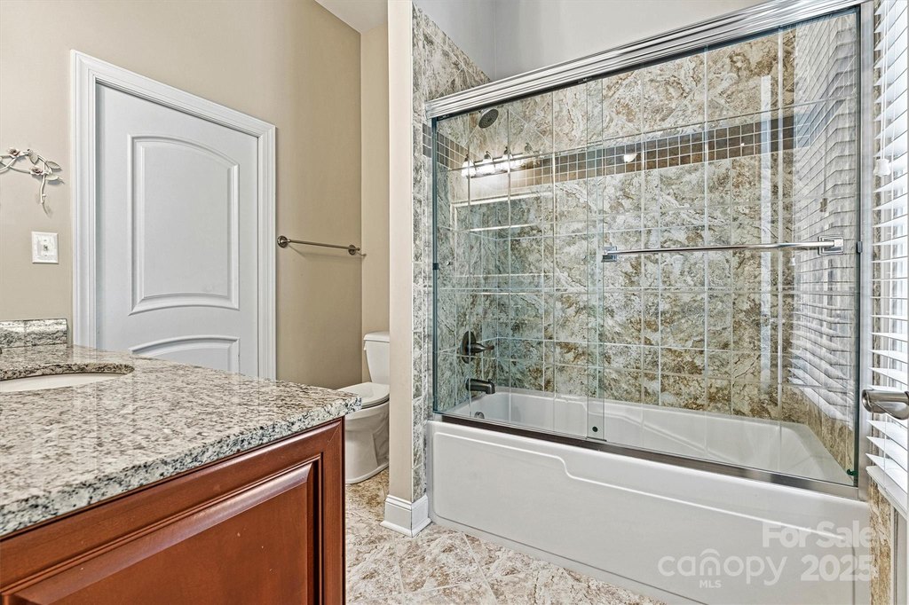 Hickory, North Carolina, 28601, United States, 3 Bedrooms Bedrooms, ,3.5 BathroomsBathrooms,Residential,Forsale,1953166