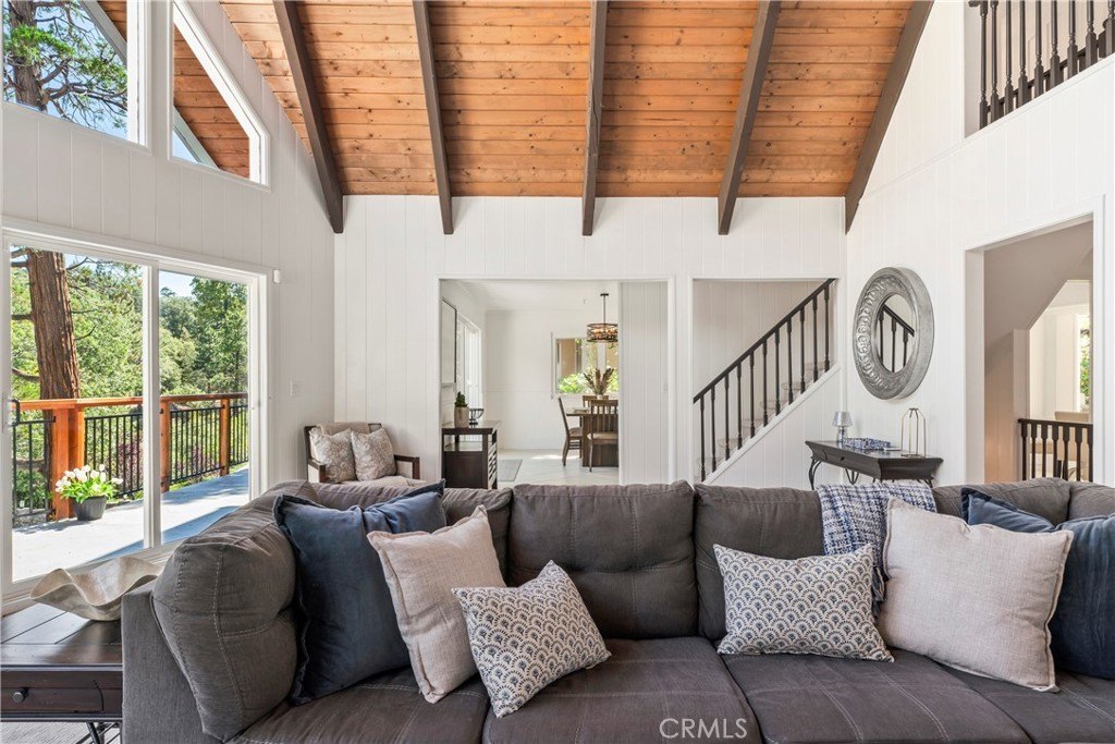 Lake Arrowhead, California, 92352, United States, 4 Bedrooms Bedrooms, ,3 BathroomsBathrooms,Residential,Forsale,1953301