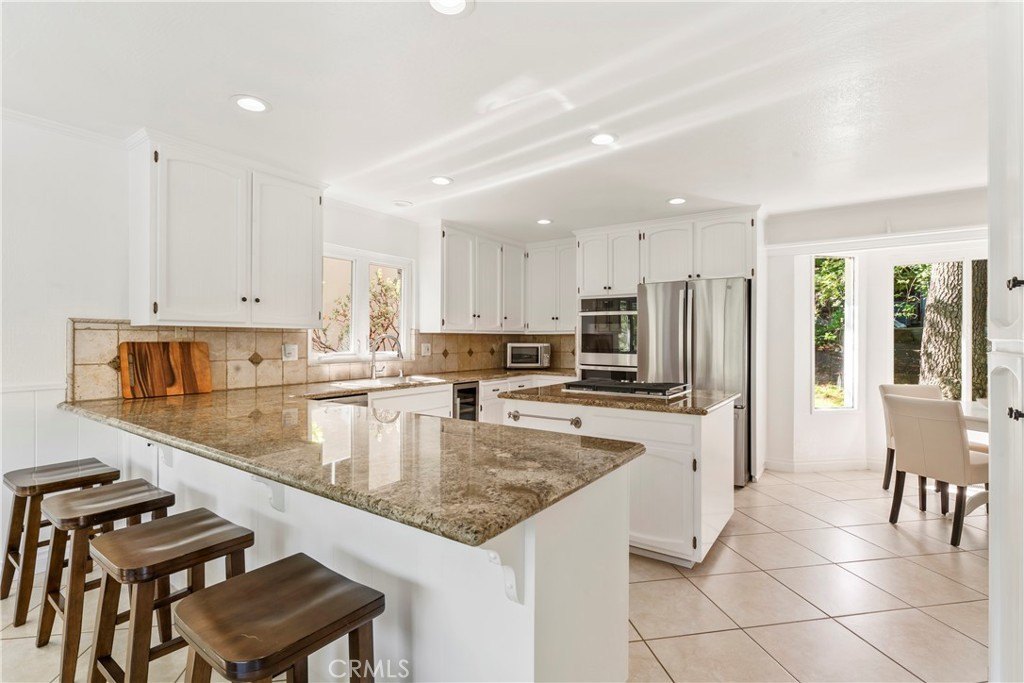 Lake Arrowhead, California, 92352, United States, 4 Bedrooms Bedrooms, ,3 BathroomsBathrooms,Residential,Forsale,1953301