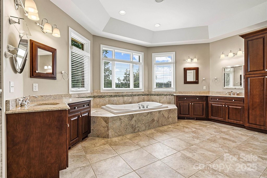 Hickory, North Carolina, 28601, United States, 3 Bedrooms Bedrooms, ,3.5 BathroomsBathrooms,Residential,Forsale,1953166