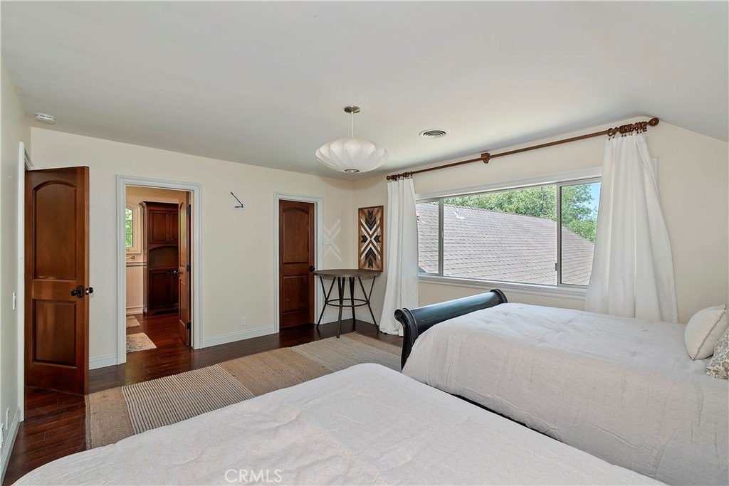 Lake Arrowhead, California, 92352, United States, 5 Bedrooms Bedrooms, ,5 BathroomsBathrooms,Residential,Forsale,1953299