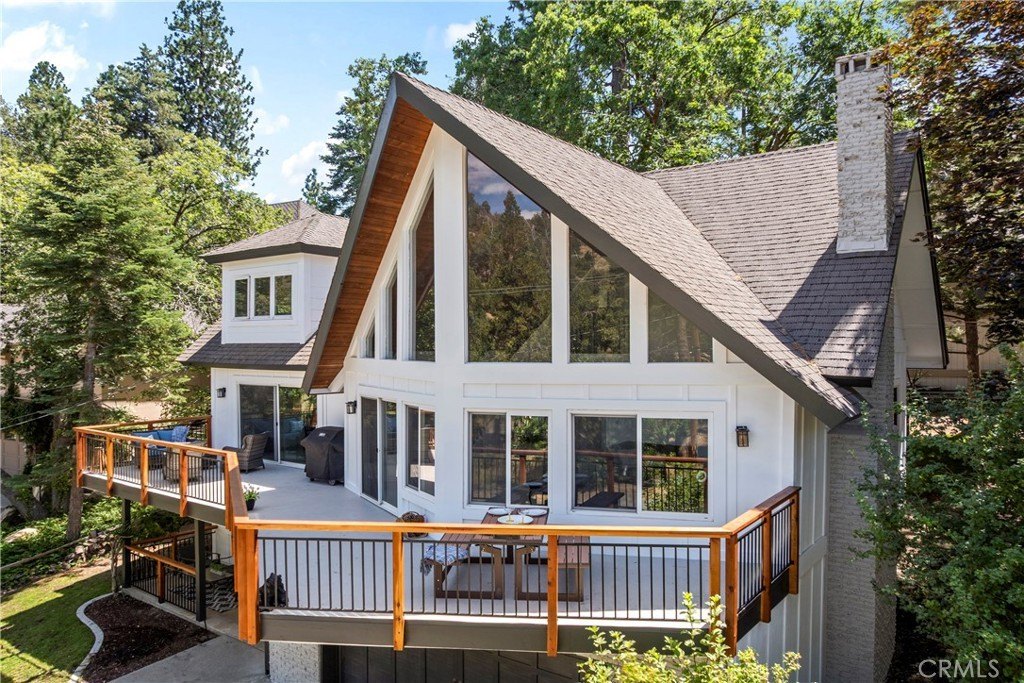 Lake Arrowhead, California, 92352, United States, 4 Bedrooms Bedrooms, ,3 BathroomsBathrooms,Residential,Forsale,1953301