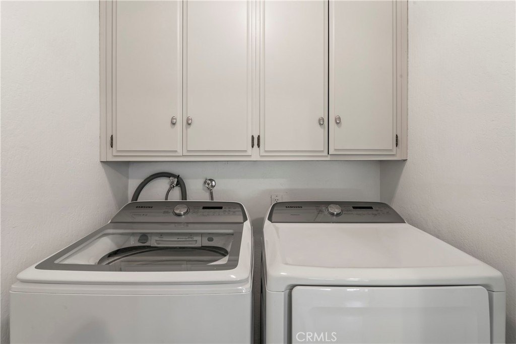 Lake Arrowhead, California, 92352, United States, 4 Bedrooms Bedrooms, ,3 BathroomsBathrooms,Residential,Forsale,1953301