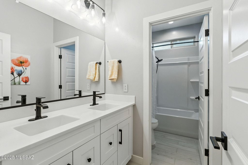 Oro Valley, Arizona, 85742, United States, 5 Bedrooms Bedrooms, ,3 BathroomsBathrooms,Residential,Forsale,1954090