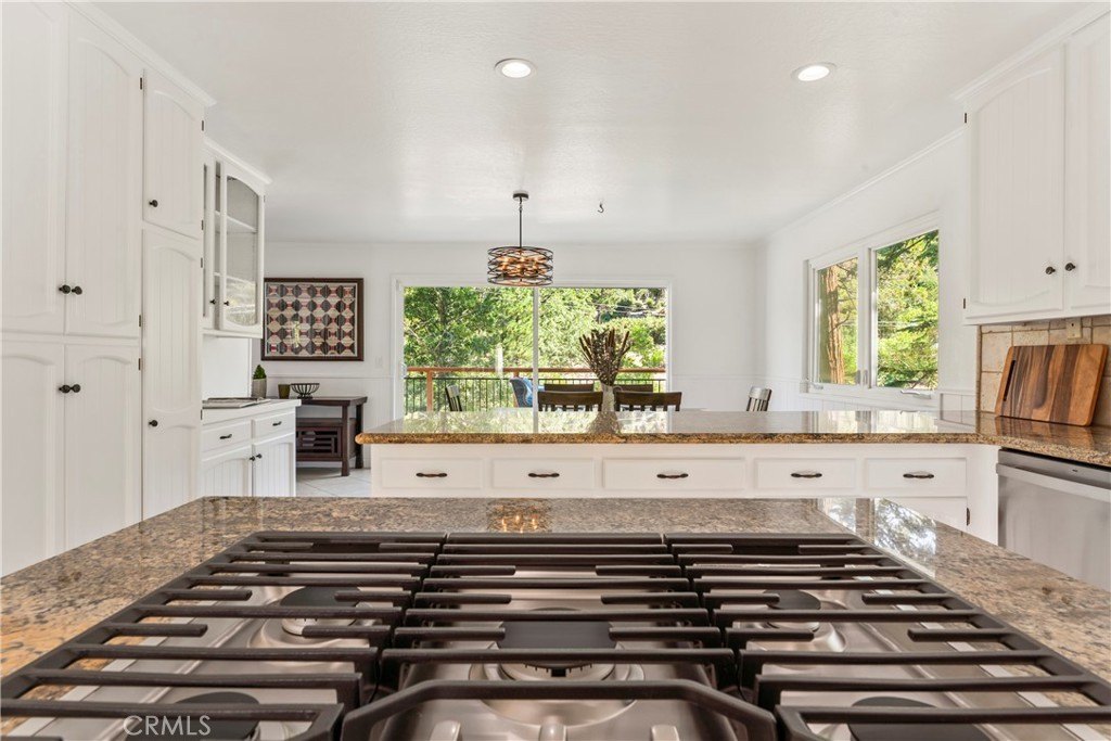 Lake Arrowhead, California, 92352, United States, 4 Bedrooms Bedrooms, ,3 BathroomsBathrooms,Residential,Forsale,1953301