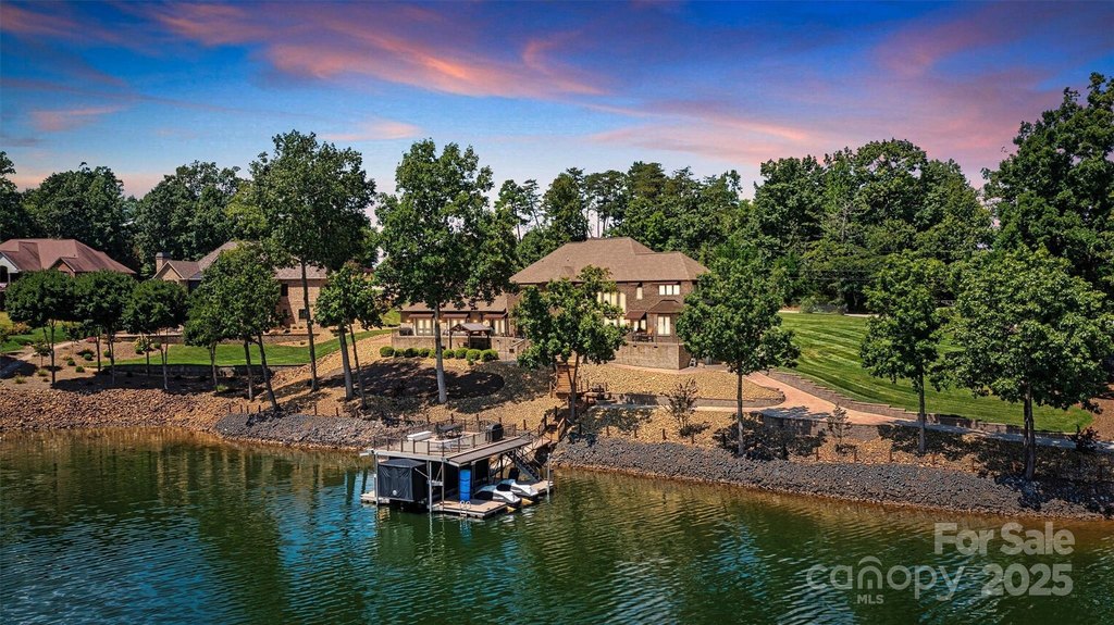 Hickory, North Carolina, 28601, United States, 3 Bedrooms Bedrooms, ,3.5 BathroomsBathrooms,Residential,Forsale,1953166