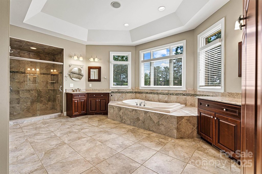 Hickory, North Carolina, 28601, United States, 3 Bedrooms Bedrooms, ,3.5 BathroomsBathrooms,Residential,Forsale,1953166