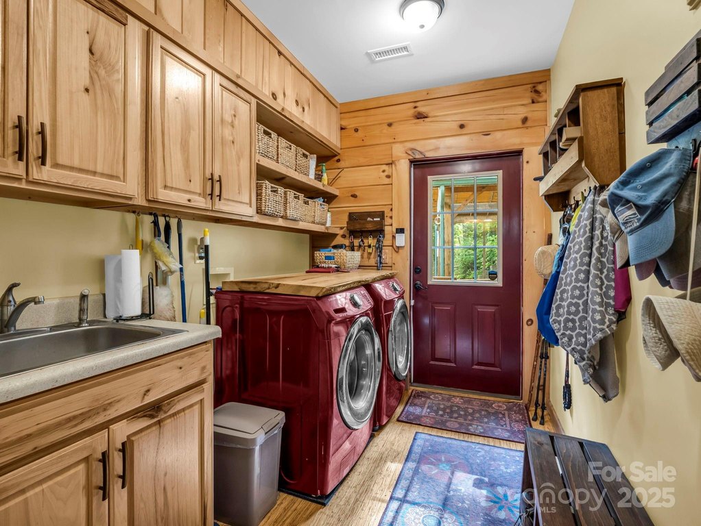 Lake Lure, North Carolina, 28746, United States, 3 Bedrooms Bedrooms, ,2.5 BathroomsBathrooms,Residential,Forsale,1960267