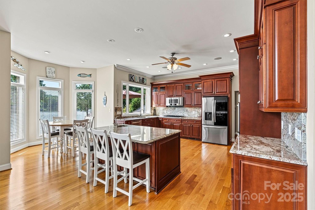 Hickory, North Carolina, 28601, United States, 3 Bedrooms Bedrooms, ,3.5 BathroomsBathrooms,Residential,Forsale,1953166