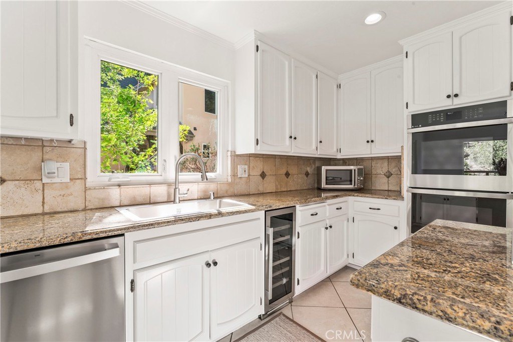 Lake Arrowhead, California, 92352, United States, 4 Bedrooms Bedrooms, ,3 BathroomsBathrooms,Residential,Forsale,1953301