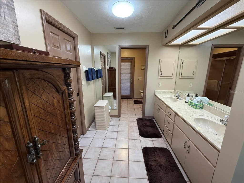 OCALA, Florida, 34476, United States, 3 Bedrooms Bedrooms, ,3 BathroomsBathrooms,Residential,Forsale,1969789