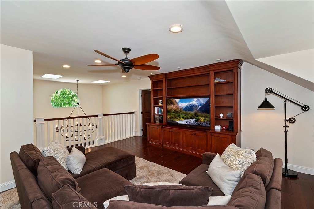 Lake Arrowhead, California, 92352, United States, 5 Bedrooms Bedrooms, ,5 BathroomsBathrooms,Residential,Forsale,1953299