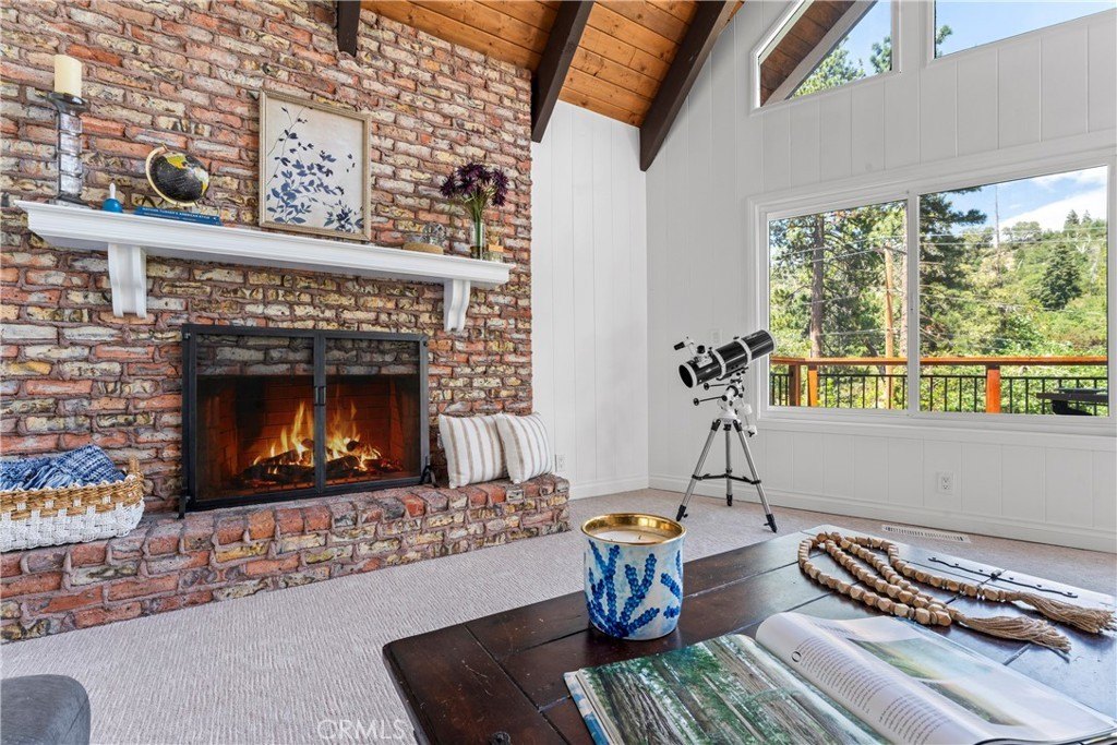 Lake Arrowhead, California, 92352, United States, 4 Bedrooms Bedrooms, ,3 BathroomsBathrooms,Residential,Forsale,1953301