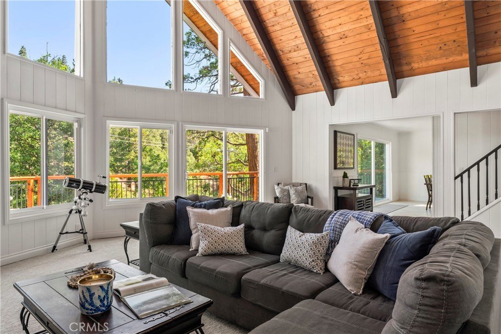 Lake Arrowhead, California, 92352, United States, 4 Bedrooms Bedrooms, ,3 BathroomsBathrooms,Residential,Forsale,1953301