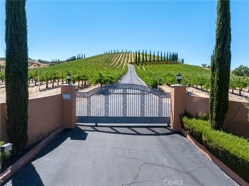 Templeton, California, 93465, United States, 5 Bedrooms Bedrooms, ,5.5 BathroomsBathrooms,Residential,Forsale,2004156