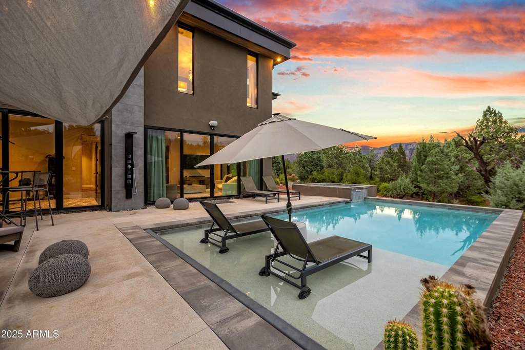 Sedona, Arizona, 86336, United States, 5 Bedrooms Bedrooms, ,3 BathroomsBathrooms,Residential,Forsale,1946092