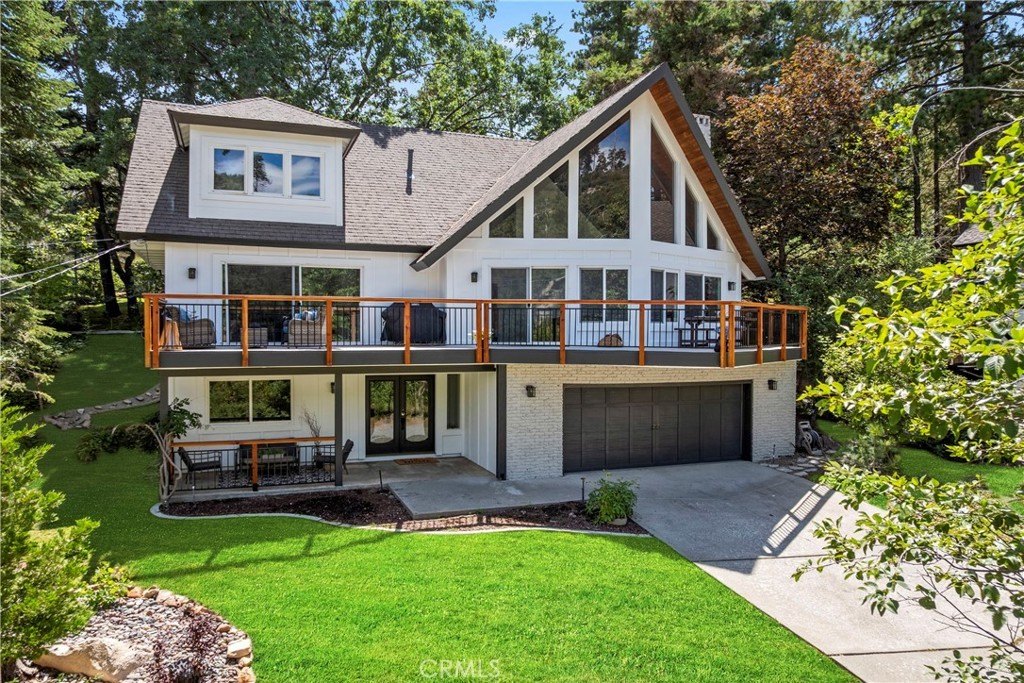Lake Arrowhead, California, 92352, United States, 4 Bedrooms Bedrooms, ,3 BathroomsBathrooms,Residential,Forsale,1953301