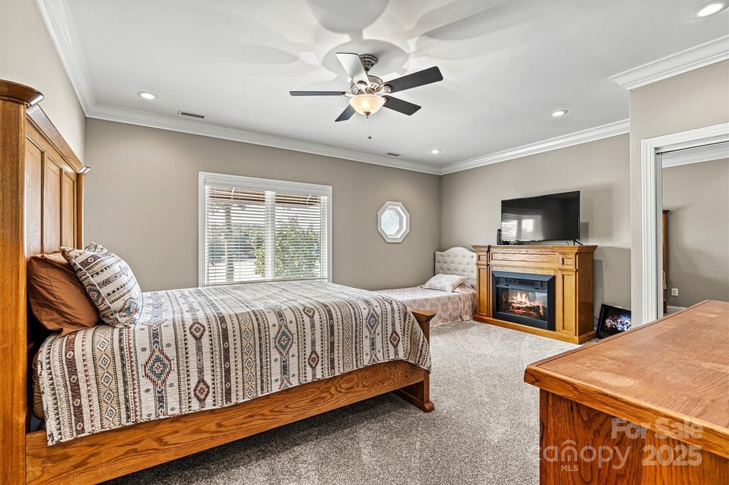 Hickory, North Carolina, 28601, United States, 3 Bedrooms Bedrooms, ,3.5 BathroomsBathrooms,Residential,Forsale,1953166
