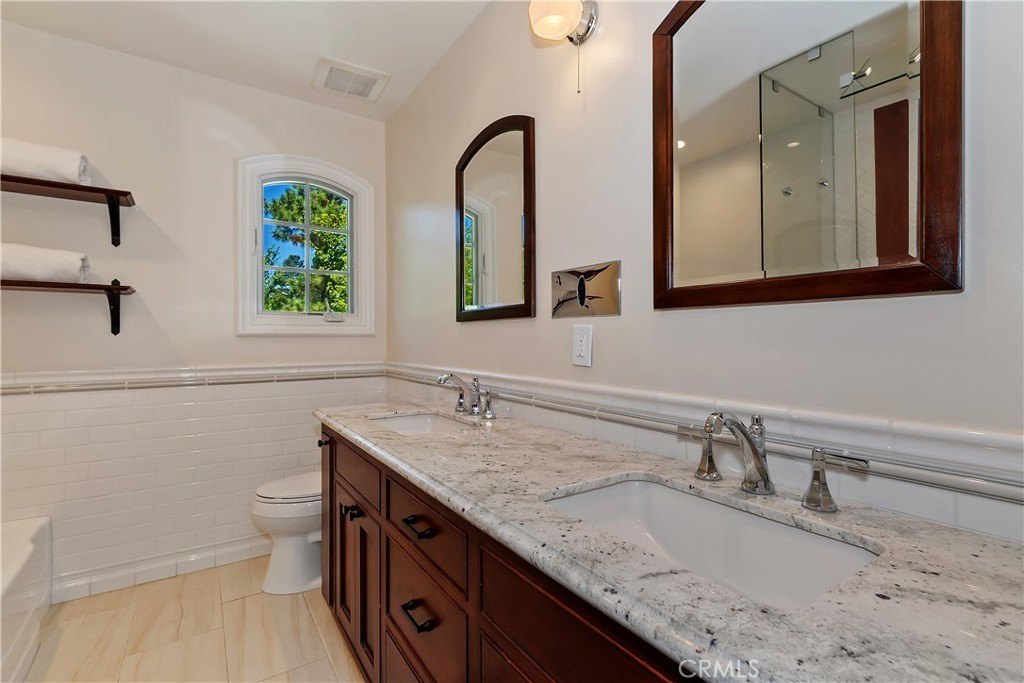 Lake Arrowhead, California, 92352, United States, 5 Bedrooms Bedrooms, ,5 BathroomsBathrooms,Residential,Forsale,1953299