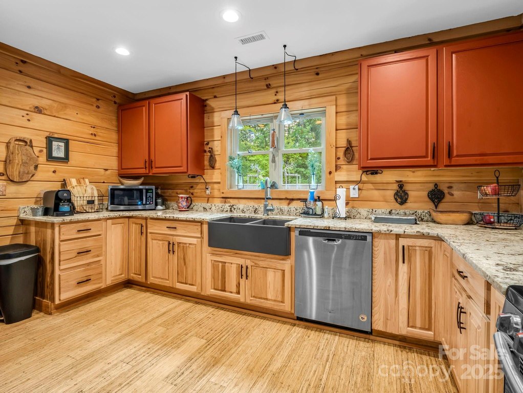 Lake Lure, North Carolina, 28746, United States, 3 Bedrooms Bedrooms, ,2.5 BathroomsBathrooms,Residential,Forsale,1960267