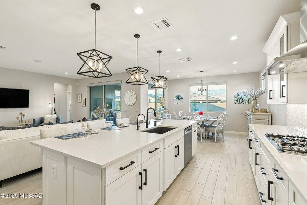 Oro Valley, Arizona, 85742, United States, 5 Bedrooms Bedrooms, ,3 BathroomsBathrooms,Residential,Forsale,1954090