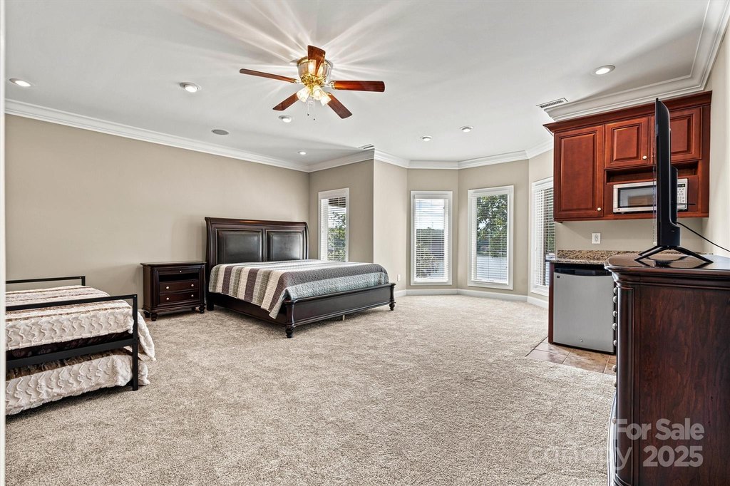 Hickory, North Carolina, 28601, United States, 3 Bedrooms Bedrooms, ,3.5 BathroomsBathrooms,Residential,Forsale,1953166