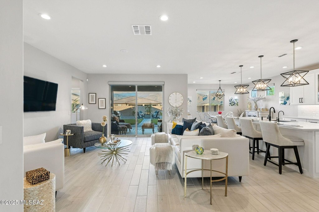 Oro Valley, Arizona, 85742, United States, 5 Bedrooms Bedrooms, ,3 BathroomsBathrooms,Residential,Forsale,1954090