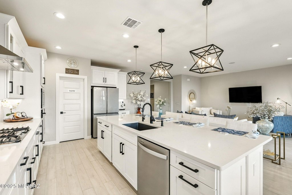 Oro Valley, Arizona, 85742, United States, 5 Bedrooms Bedrooms, ,3 BathroomsBathrooms,Residential,Forsale,1954090