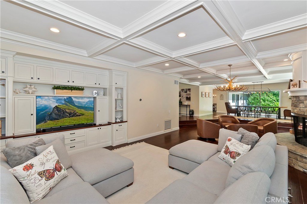 Lake Arrowhead, California, 92352, United States, 5 Bedrooms Bedrooms, ,5 BathroomsBathrooms,Residential,Forsale,1953299