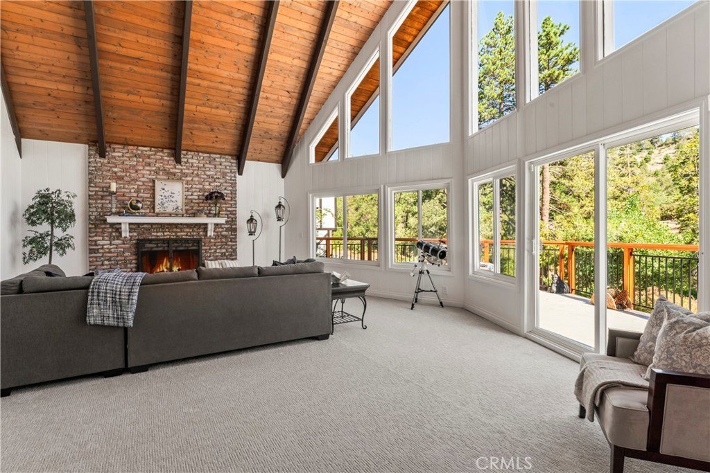 Lake Arrowhead, California, 92352, United States, 4 Bedrooms Bedrooms, ,3 BathroomsBathrooms,Residential,Forsale,1953301