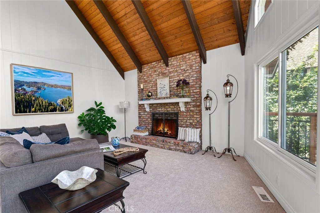 Lake Arrowhead, California, 92352, United States, 4 Bedrooms Bedrooms, ,3 BathroomsBathrooms,Residential,Forsale,1953301