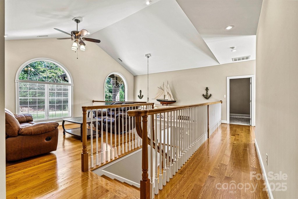 Hickory, North Carolina, 28601, United States, 3 Bedrooms Bedrooms, ,3.5 BathroomsBathrooms,Residential,Forsale,1953166