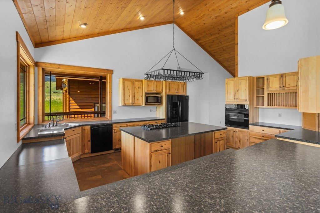 Livingston, Montana, 59047, United States, 3 Bedrooms Bedrooms, ,1.5 BathroomsBathrooms,Residential,Forsale,1986979