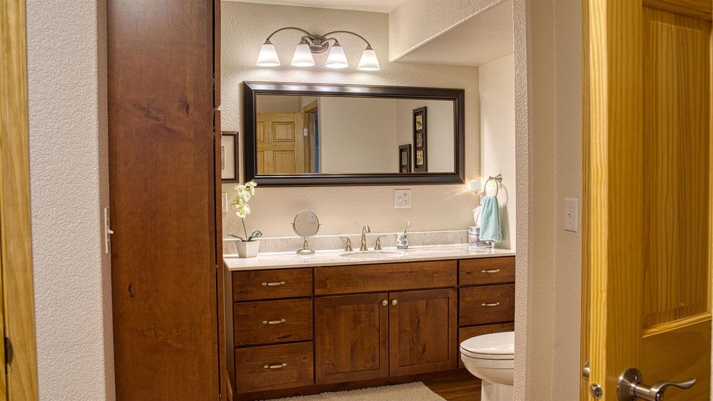 Moorcroft, Wyoming, 82721, United States, 2 Bedrooms Bedrooms, ,2 BathroomsBathrooms,Residential,Forsale,1946267