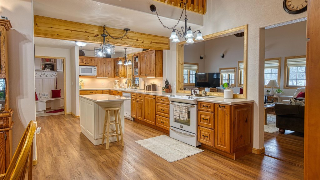 Moorcroft, Wyoming, 82721, United States, 2 Bedrooms Bedrooms, ,2 BathroomsBathrooms,Residential,Forsale,1946267