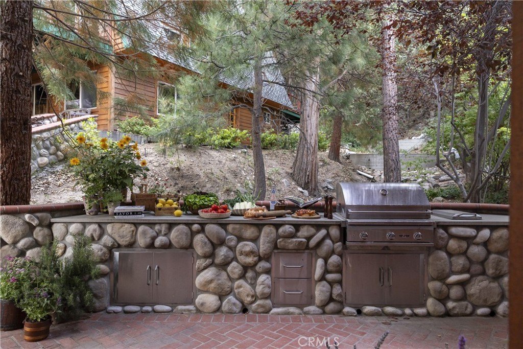 Lake Arrowhead, California, 92352, United States, 4 Bedrooms Bedrooms, ,3 BathroomsBathrooms,Residential,Forsale,1953292