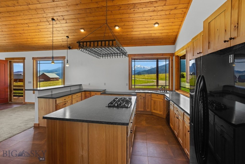 Livingston, Montana, 59047, United States, 3 Bedrooms Bedrooms, ,1.5 BathroomsBathrooms,Residential,Forsale,1986979