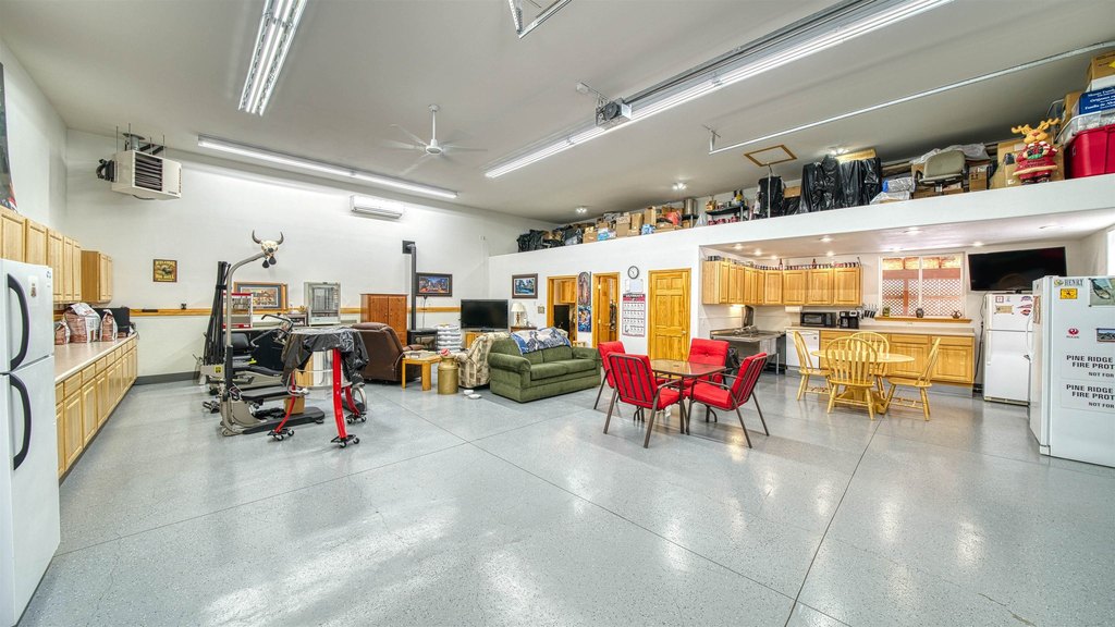 Moorcroft, Wyoming, 82721, United States, 2 Bedrooms Bedrooms, ,2 BathroomsBathrooms,Residential,Forsale,1946267