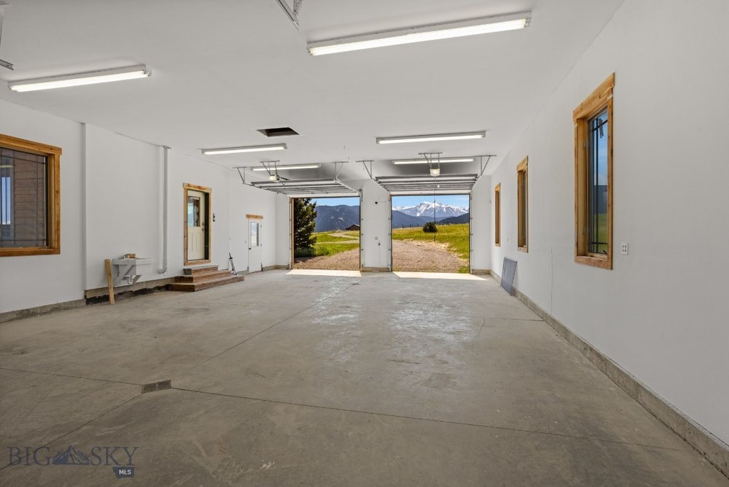 Livingston, Montana, 59047, United States, 3 Bedrooms Bedrooms, ,1.5 BathroomsBathrooms,Residential,Forsale,1986979