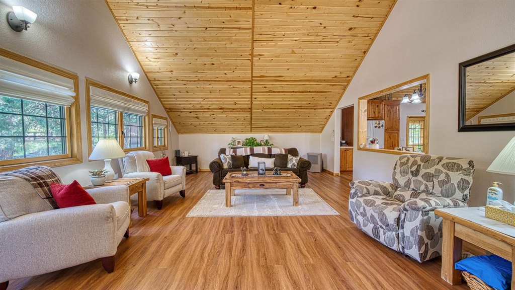 Moorcroft, Wyoming, 82721, United States, 2 Bedrooms Bedrooms, ,2 BathroomsBathrooms,Residential,Forsale,1946267