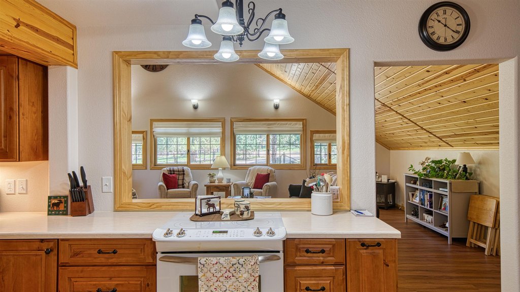 Moorcroft, Wyoming, 82721, United States, 2 Bedrooms Bedrooms, ,2 BathroomsBathrooms,Residential,Forsale,1946267