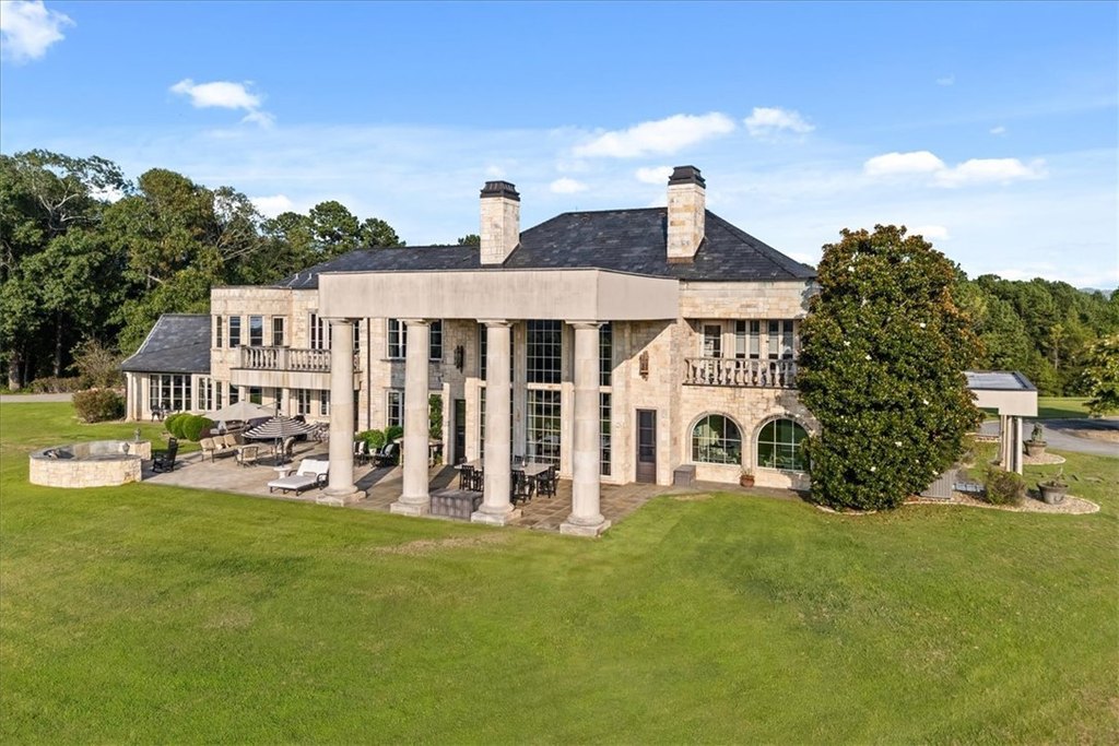Six Mile, South Carolina, 29682, United States, 5 Bedrooms Bedrooms, ,5.5 BathroomsBathrooms,Residential,Forsale,1941495
